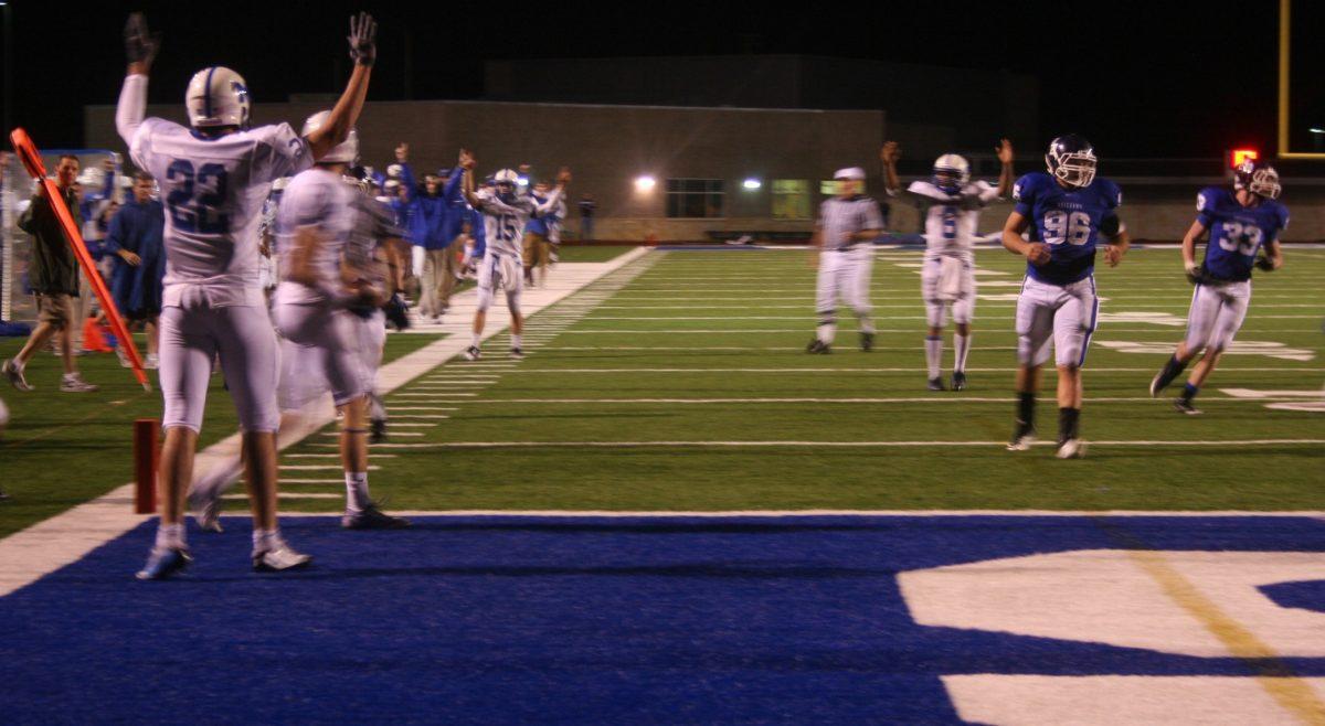 Mac Hammers New Braunfels 17-10, Moves on to Face O'Connor in the Regional Finals