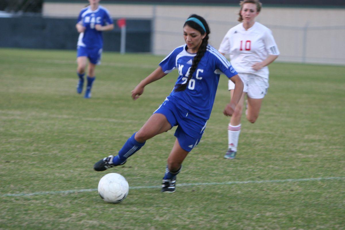 Anja Rosales (12) dribbling the ball. photo by Olivia Suarez