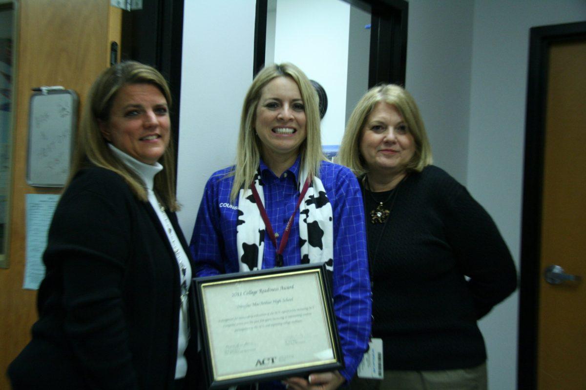 Counselors hold their award. Photo by Alyssa Zamora 