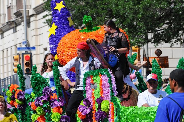 Battle of Flowers Parade photo courtesy of the Fiesta Commission