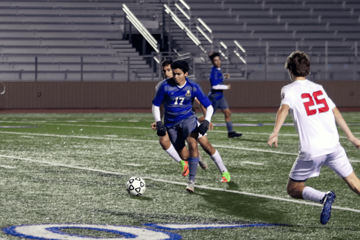 Miles Smith ready to pass the ball to his teammates. 